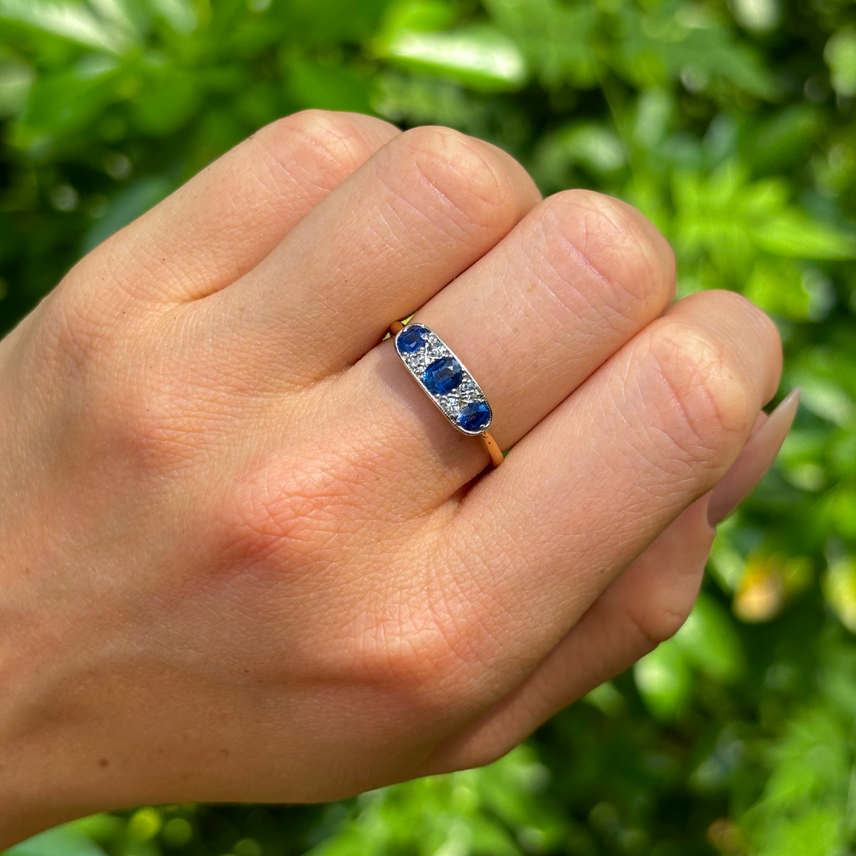 Vintage, Art Deco sapphire three-stone ring, 18ct yellow gold & platinum