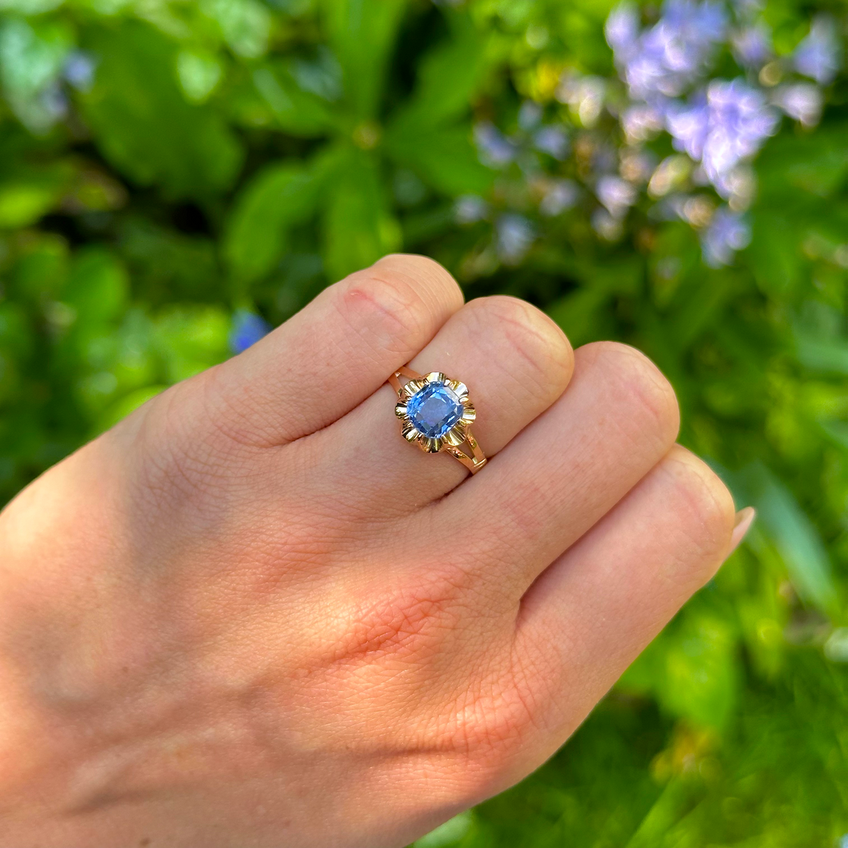 Vintage, single stone 2.76ct cornflower blue sapphire