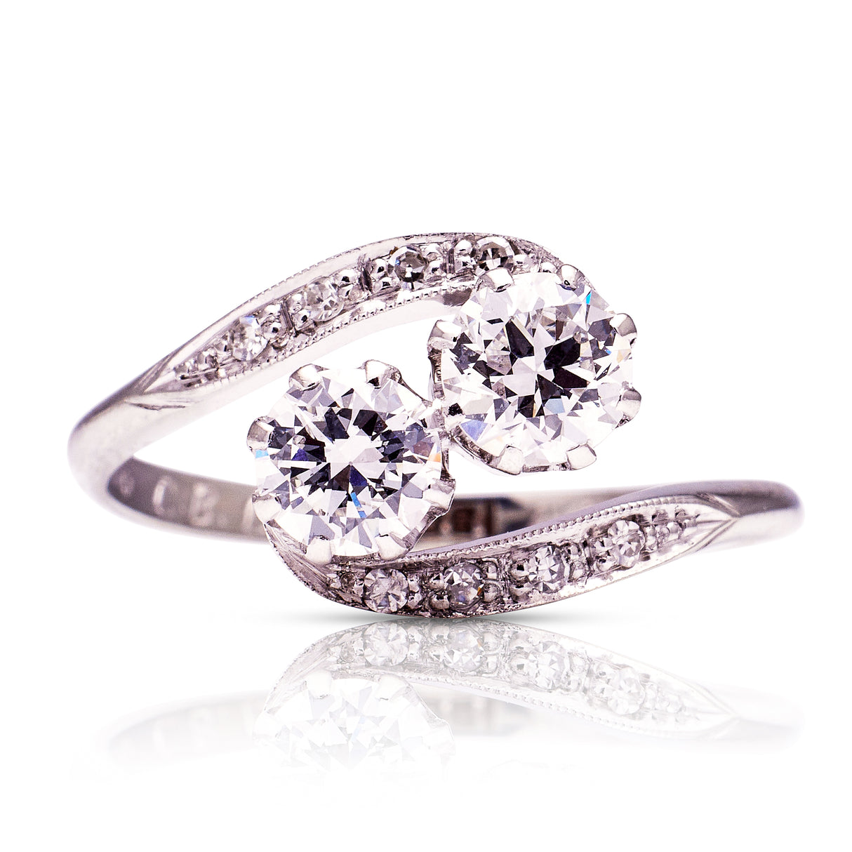 Vintage toi et moi diamond engagement ring, front view.