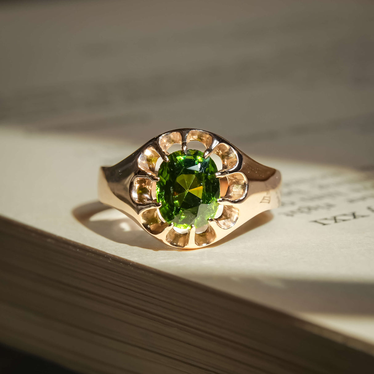 Antique Victorian green zircon ring with round green gemstone