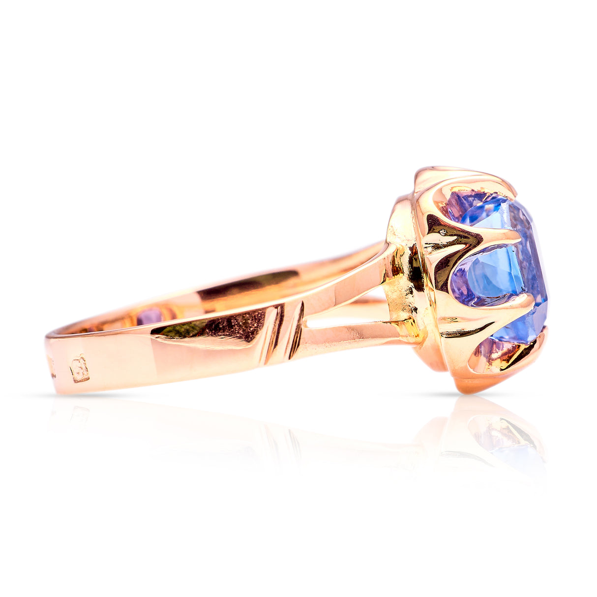 Vintage, single stone 2.76ct cornflower blue sapphire