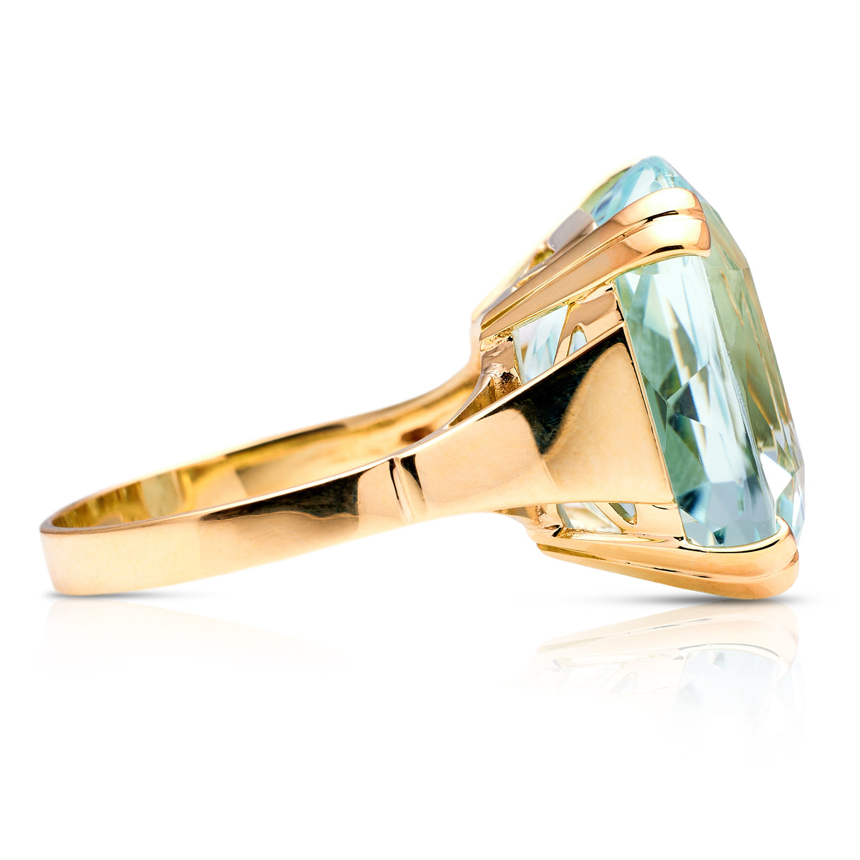 Art Deco | 13ct aquamarine ring, set in 18ct yellow gold