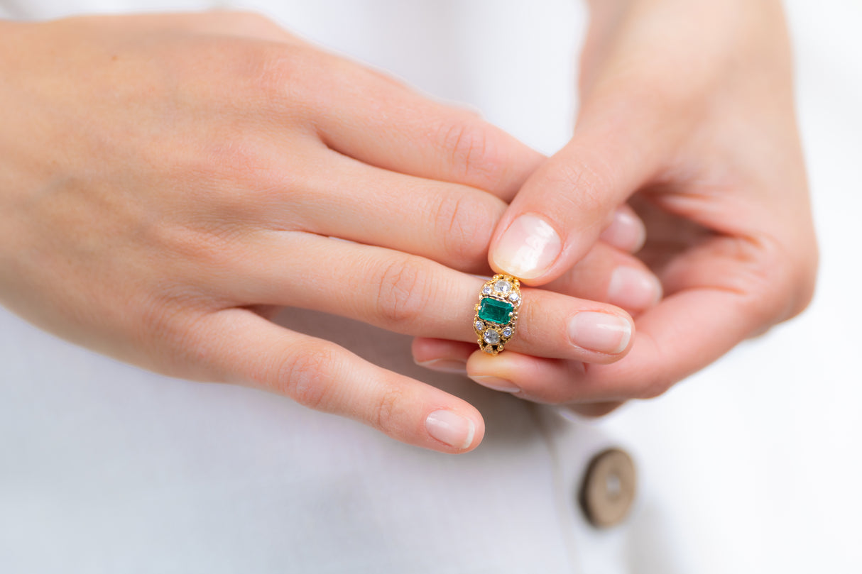 Georgian, 18ct Gold, Colombian Emerald and Diamond 'Souvenir' Ring