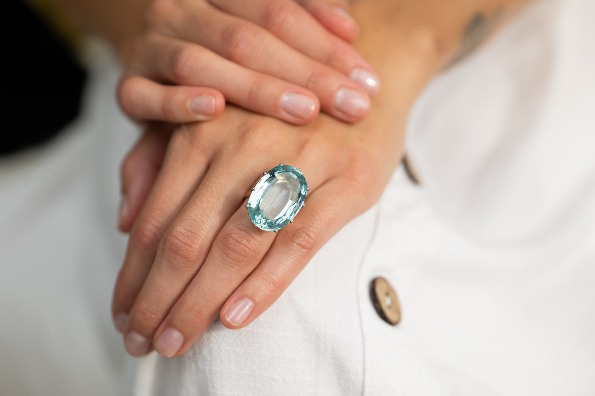 Ocean green | pérignon | 18ct gold, single 26ct aquamarine ring