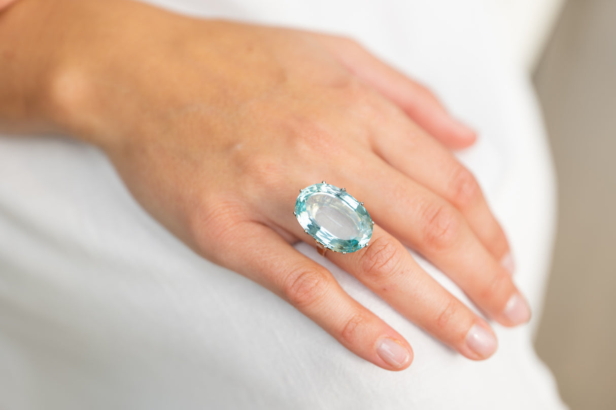 Ocean green | pérignon | 18ct gold, single 26ct aquamarine ring