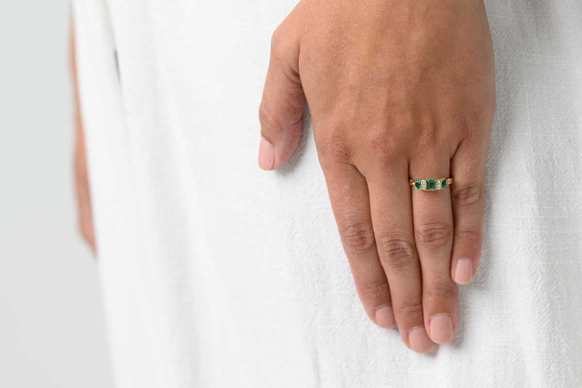 Antique Edwardian, 18ct gold, Colombian emerald and diamond ring