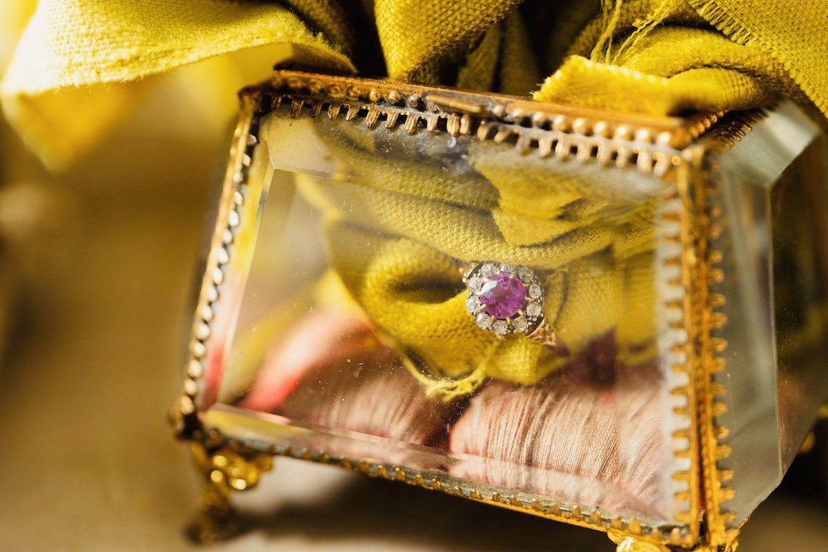 Edwardian, 18ct gold, natural pink sapphire and diamond cluster ring