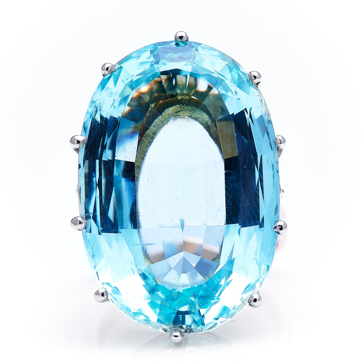Ocean-Green-Pérignon-18-Carat-Gold-Aquamarine-Cocktail-Ring-Vintage