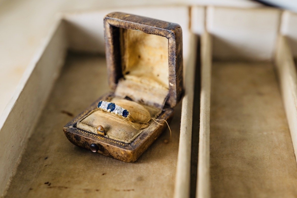 Victorian, 18ct Gold, Natural Sapphire and Diamond Five Stone Ring Antique Ring Boutique | Untreated Gemstone Rings | Antique Rings | Antique Jewellery Company | | Art Deco | Vintage Jewelry | Antique Engagement Rings | Art Deco Rings | Antique Rings | Antique Jewellery Company | Antique Jewelry | Vintage Jewellery