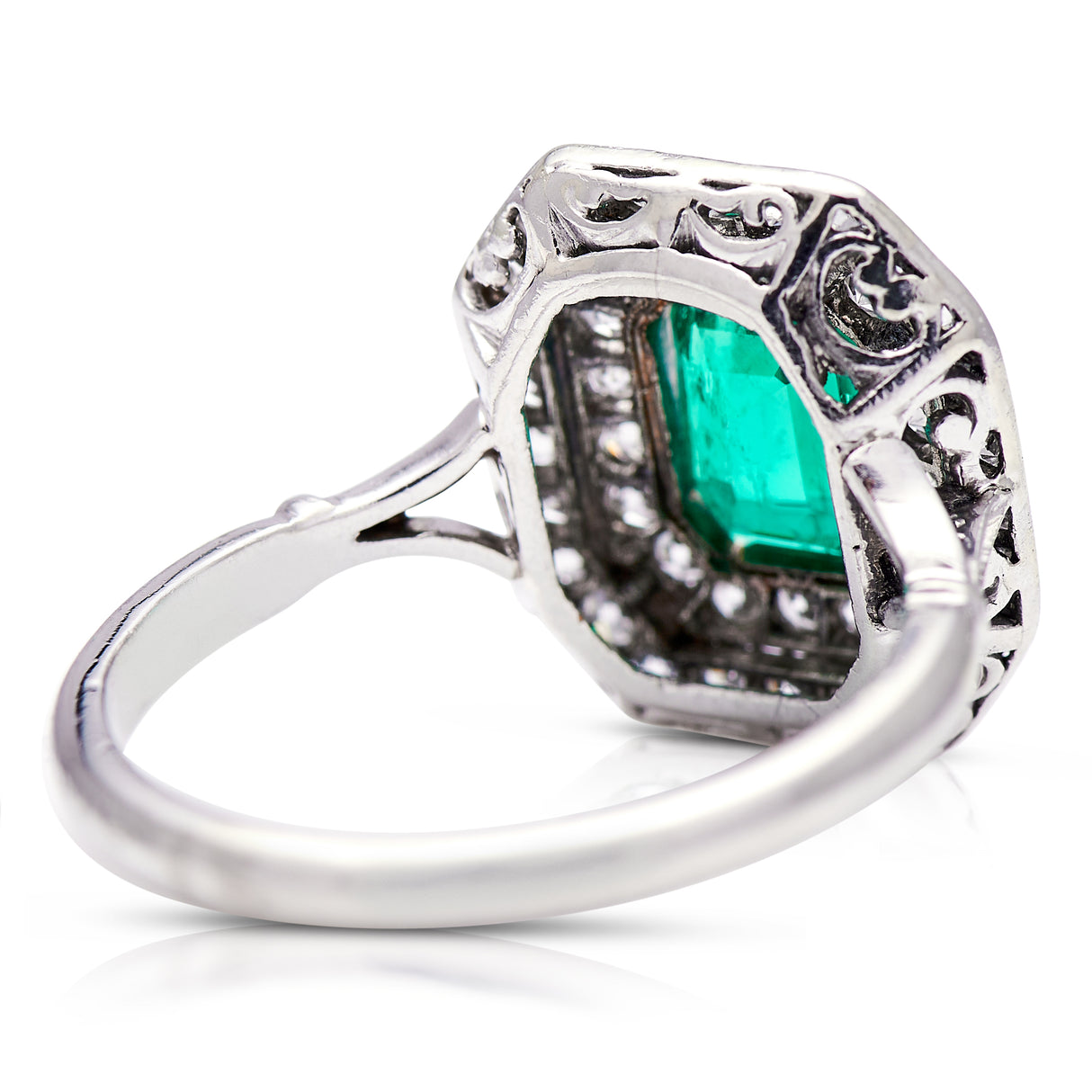 Vintage emerald and diamond cluster ring, rear view.