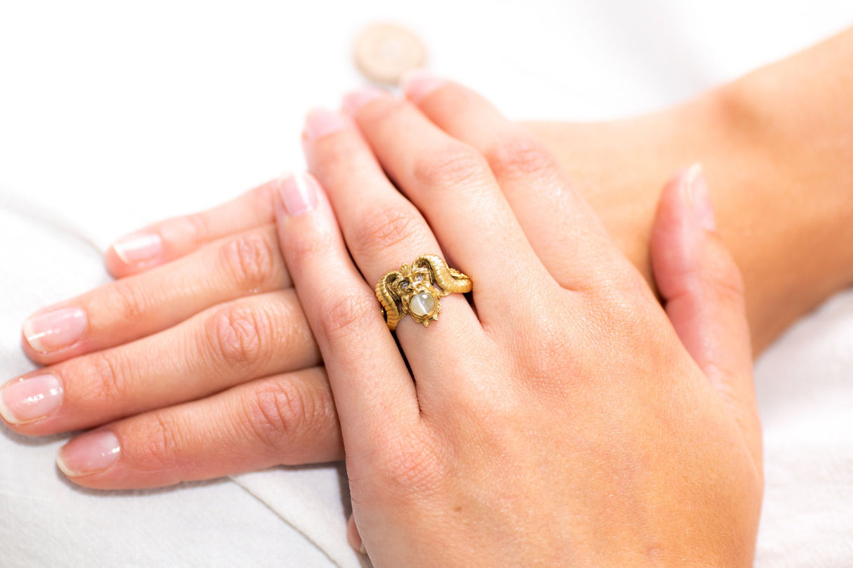 Antique Engagement Rings | Antique Ring Boutique | Vintage Engagement Rings | Antique Engagement Rings | Antique Jewellery company | Vintage Jewellery Early 20th Century, 18ct Gold, 'Devil' Chrysoberyl Ring