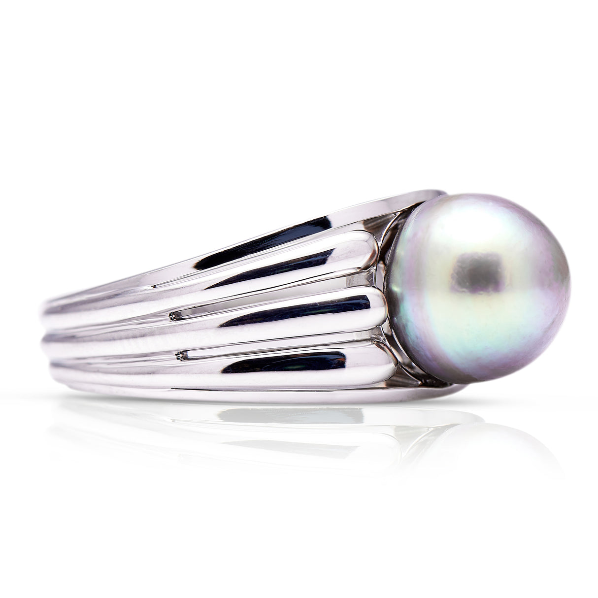 A rare design | Art Deco, 1920s, 18ct white gold natural pearl ring