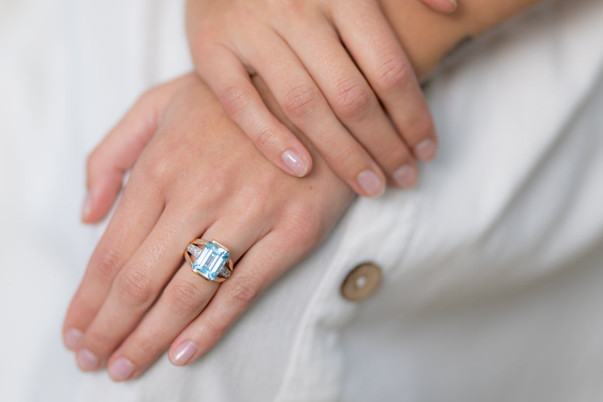 Art Deco, French, 18ct gold, aquamarine and diamond ring