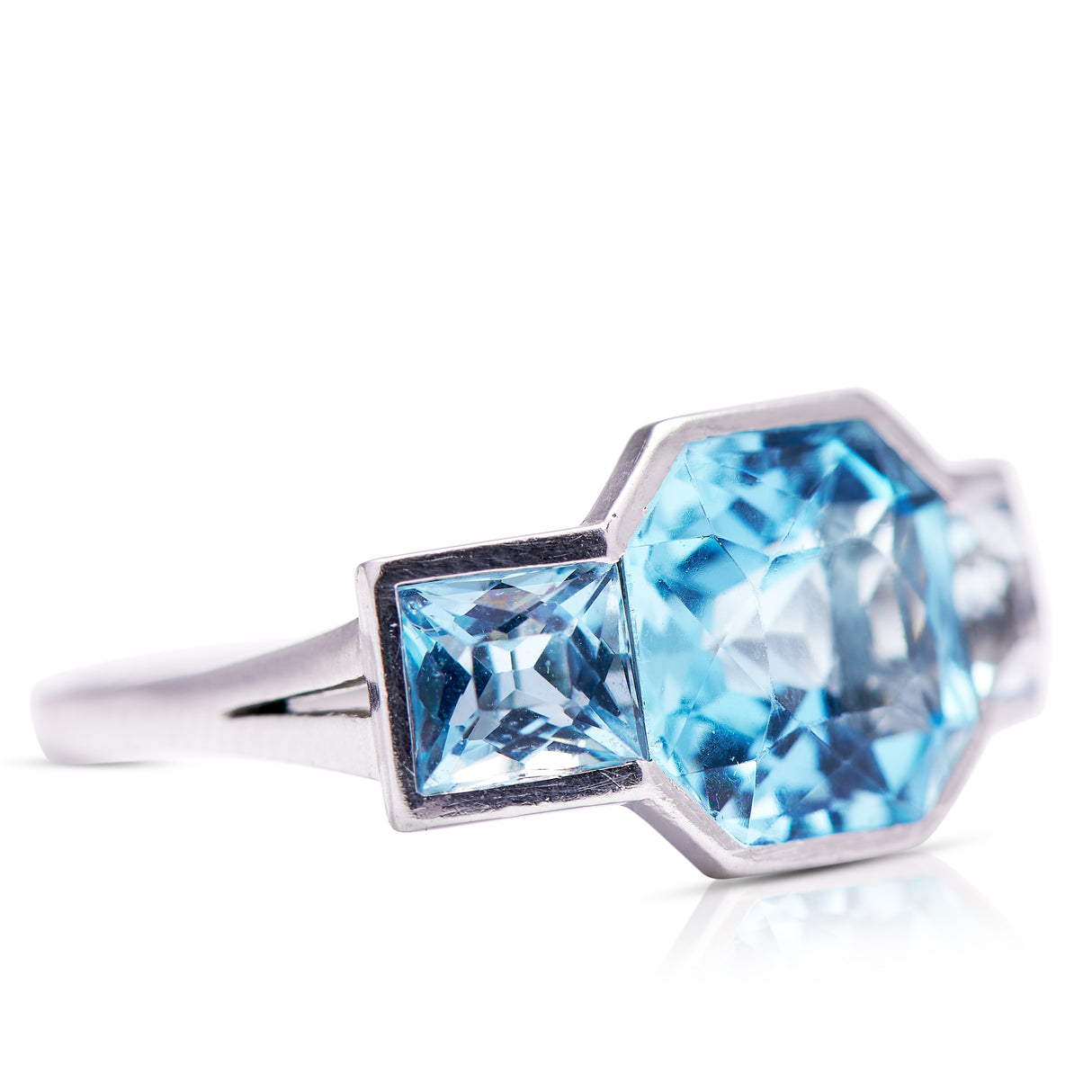 French 1920s Art Deco aquamarine ring, platinum