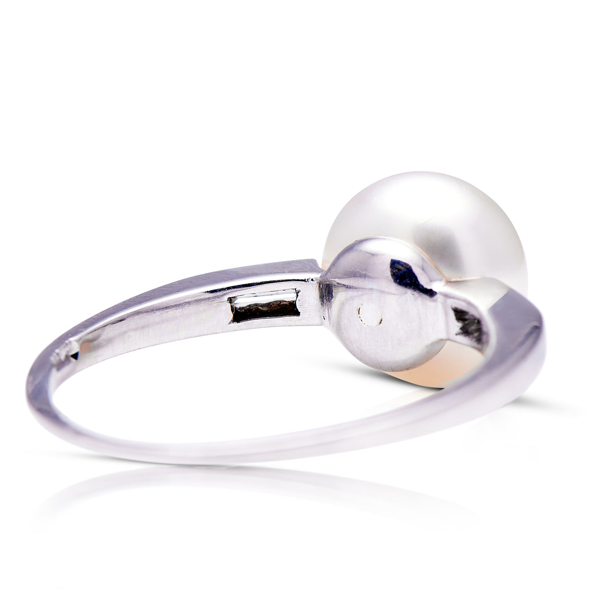 Natural pearl and baguette diamond ring