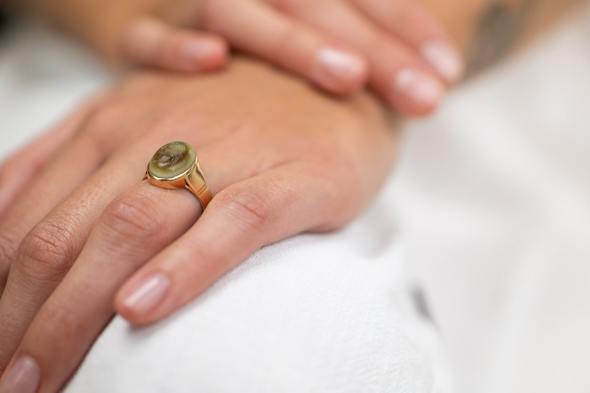 Georgian, 18ct gold, French, carved intaglio ring