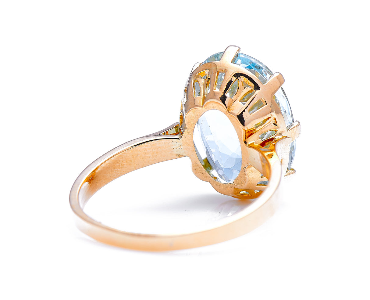 Mid century, 18ct gold, single stone aquamarine ring