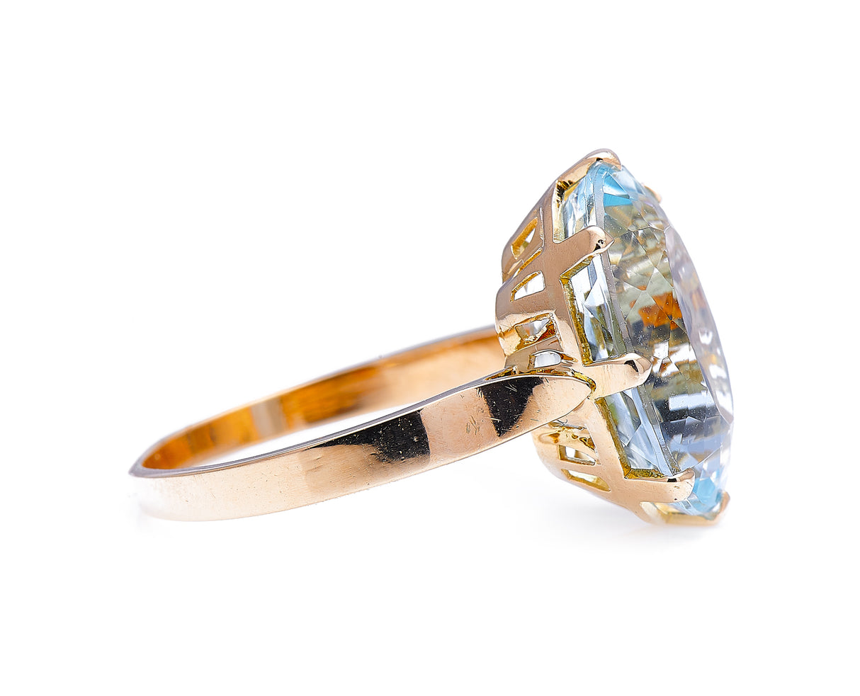 Mid century, 18ct gold, single stone aquamarine ring