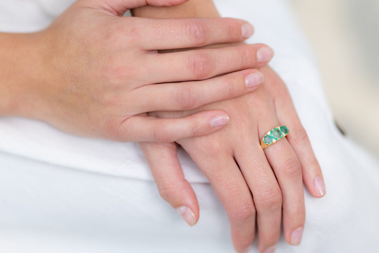 Vintage, 18ct Gold, Colombian Emerald and Diamond Three-Stone Ring Antique Ring Boutique | Untreated Gemstone Rings | Antique Rings | Antique Jewellery Company | | Art Deco | Vintage Jewelry | Antique Engagement Rings | Art Deco Rings | Antique Rings | Antique Jewellery Company | Antique Jewelry | Vintage Jewellery
