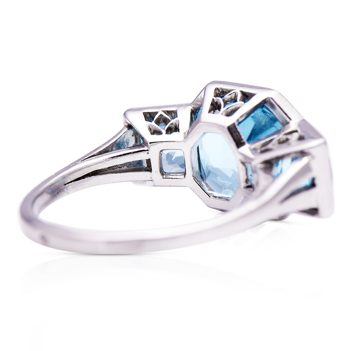French 1920s Art Deco aquamarine ring, platinum