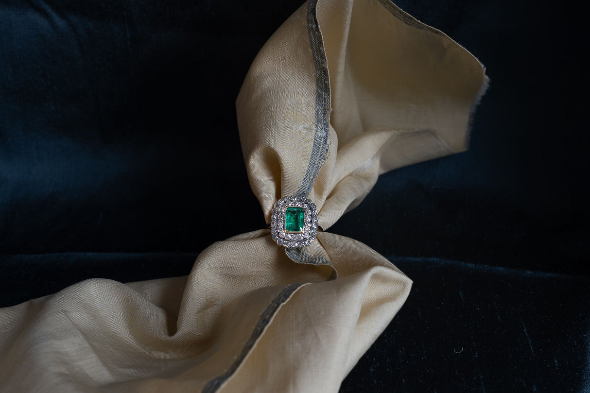 Edwardian, 18ct gold, Colombian emerald and diamond cluster ring