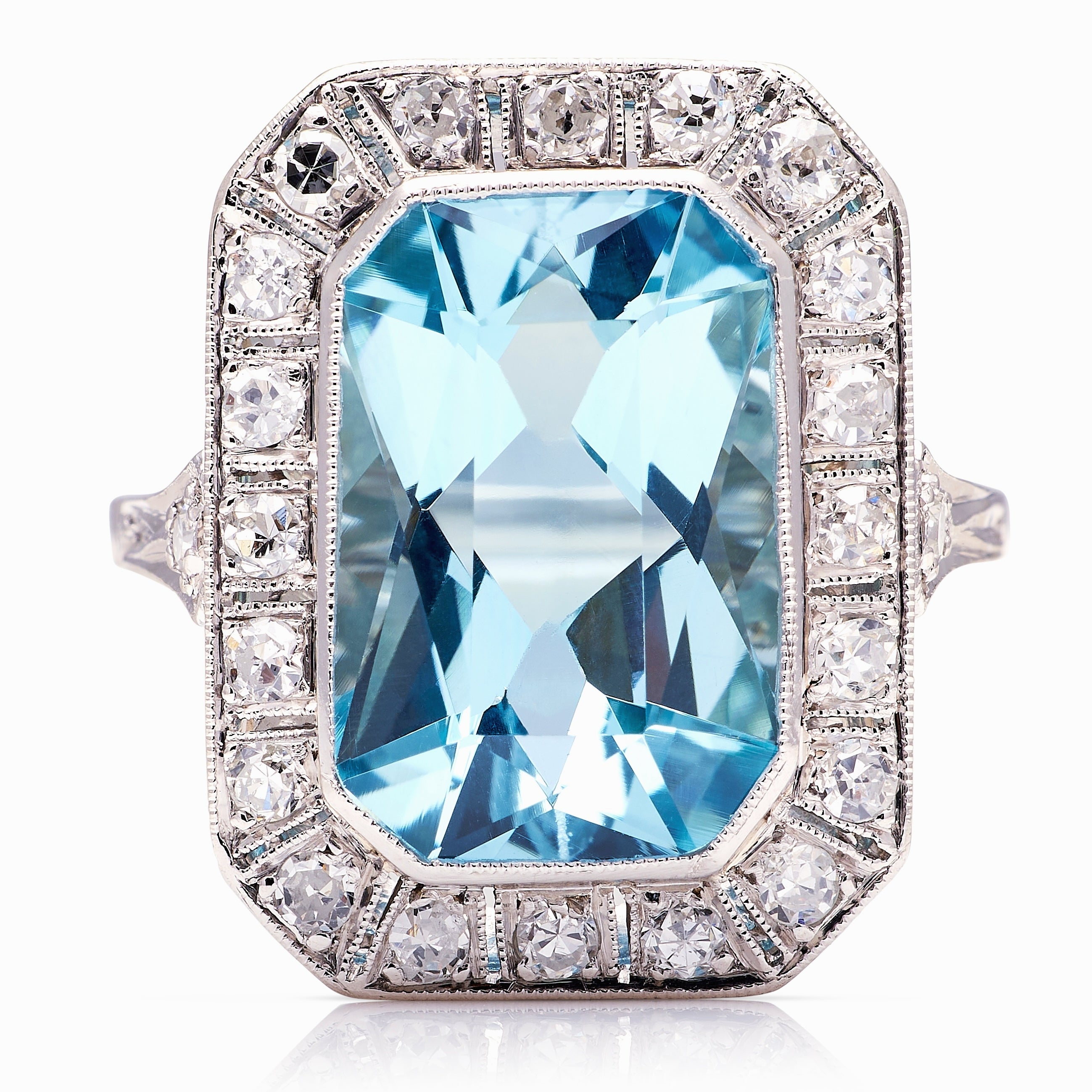 アクアマリンのクラシックリング Art Deco aquamarine & diamond cluster ring – Antique Ring Boutique