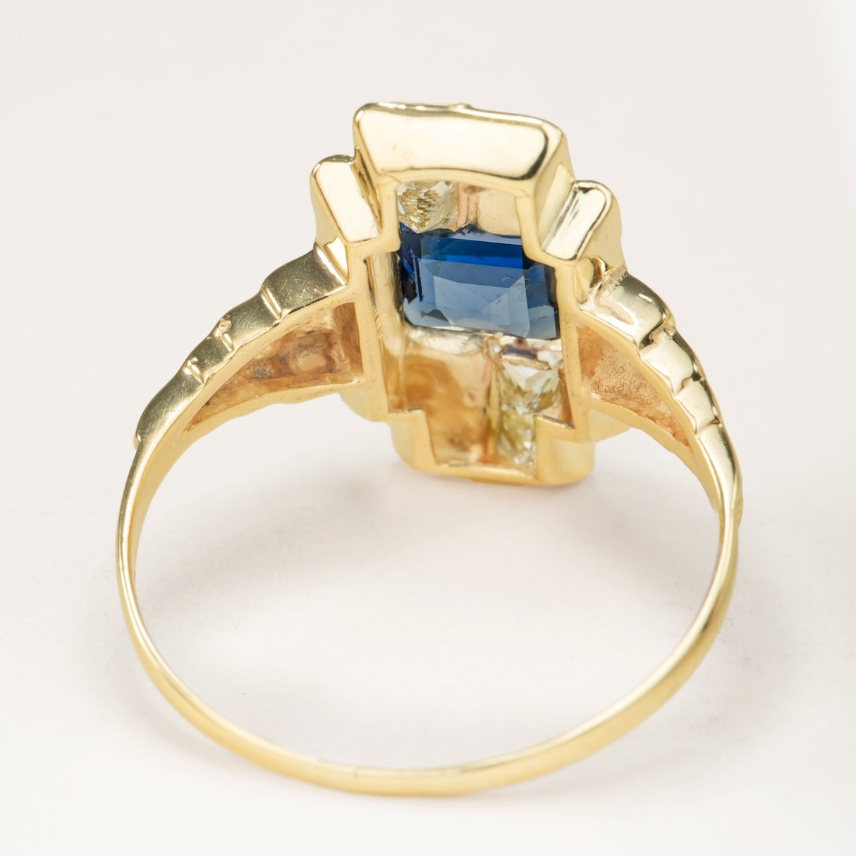 Art Deco style, Austrian sapphire and diamond ring