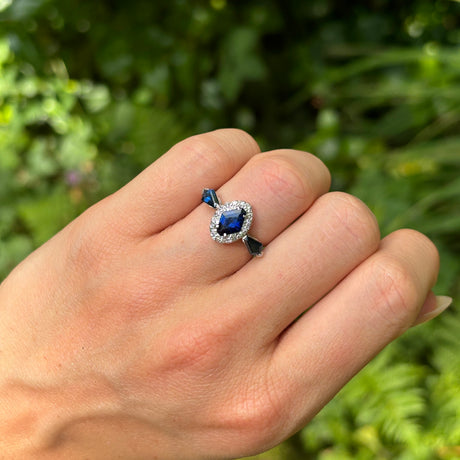 Vintage, Art Deco sapphire & diamond cluster ring, 18ct white gold & platinum