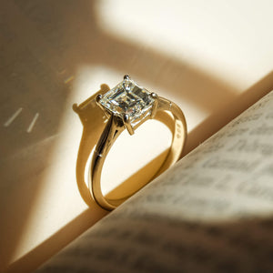 Vintage diamond solitaire ring from the 1980s in classic platinum setting