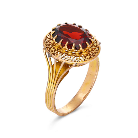 Belle Époque red garnet ring, side view.