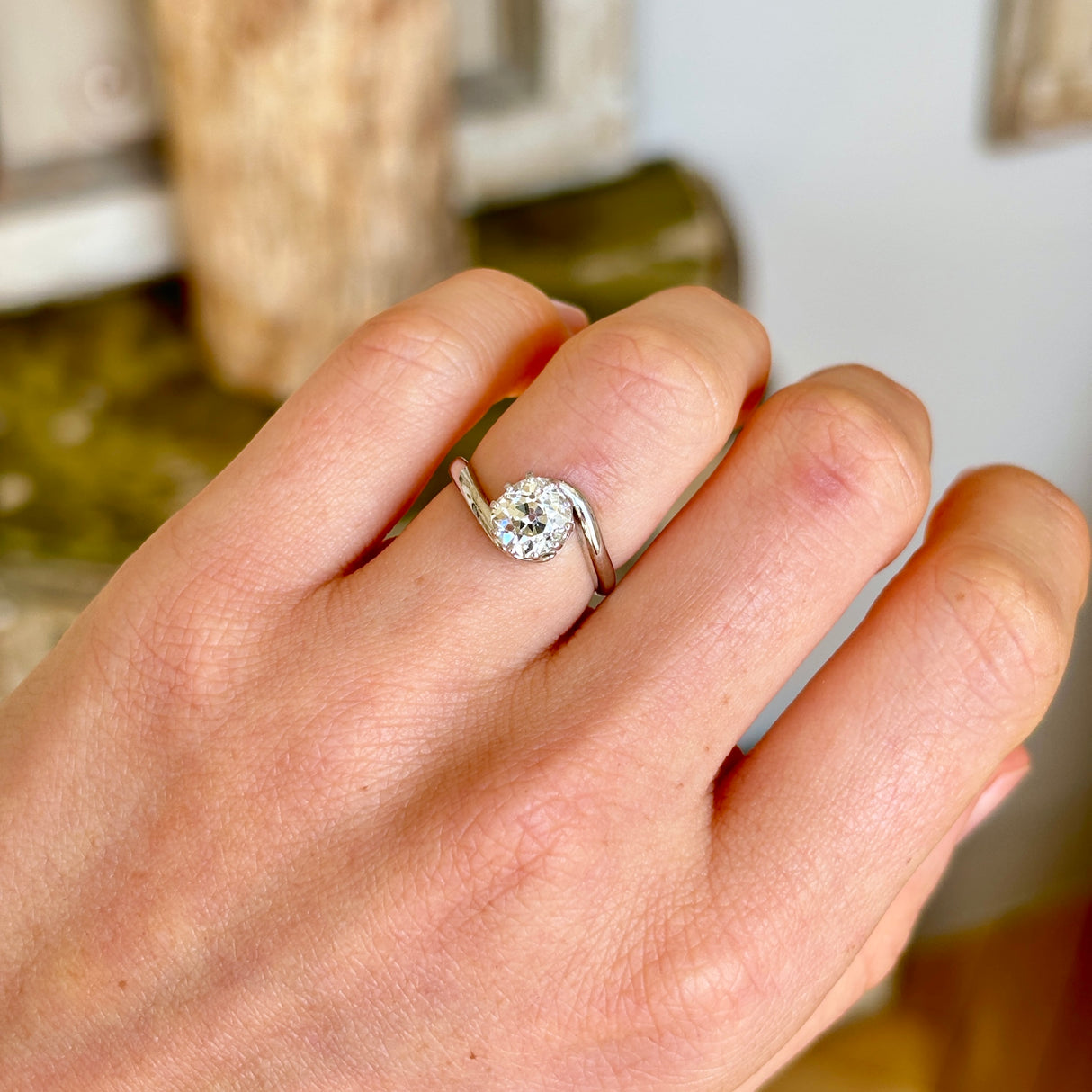 Vintage, Art Deco solitaire diamond twist ring