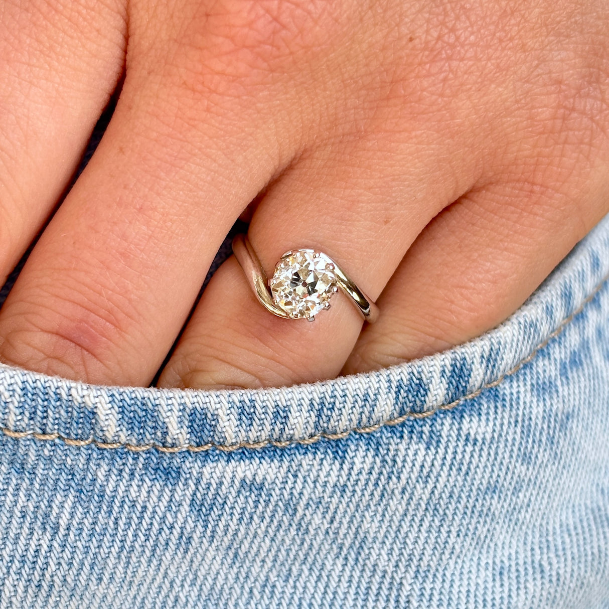Vintage, Art Deco solitaire diamond twist ring