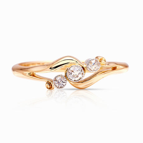 Vintage, 1940s three-stone diamond ring