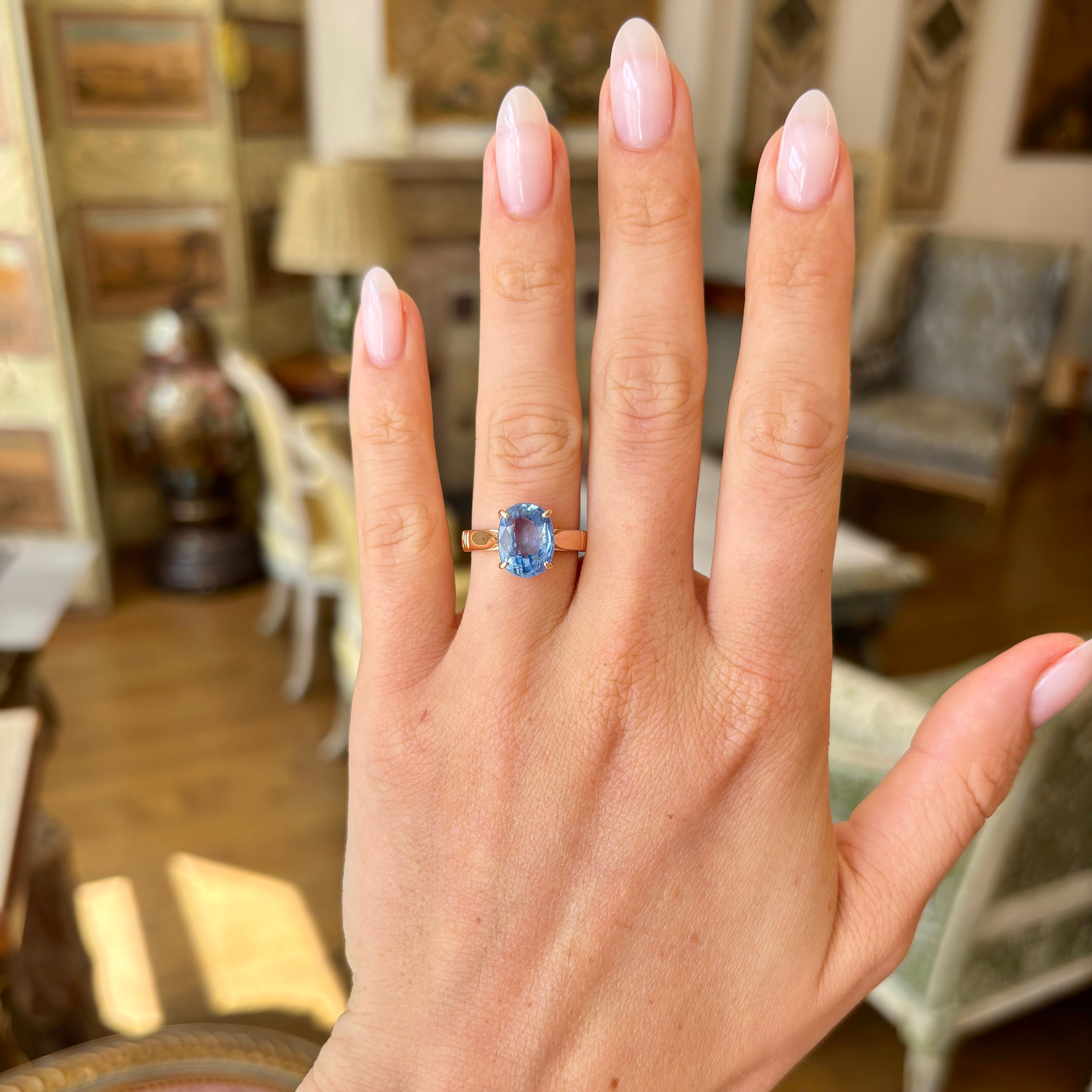 Vintage, 1980s cornflower-blue sapphire ring