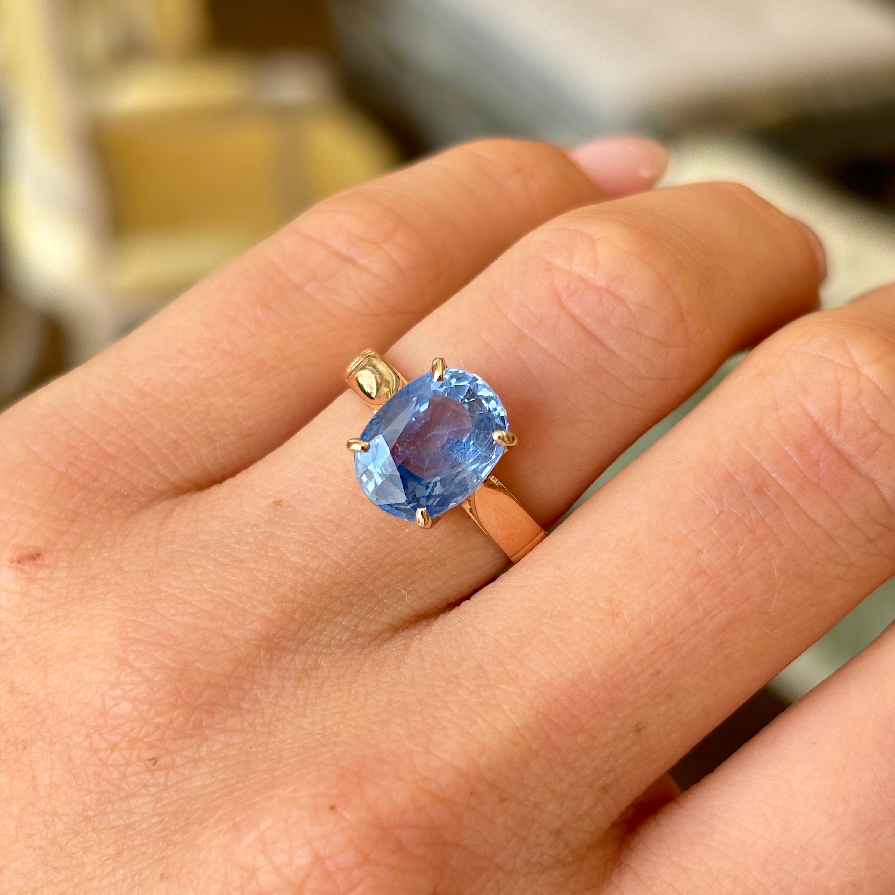 Vintage, 1980s cornflower-blue sapphire ring