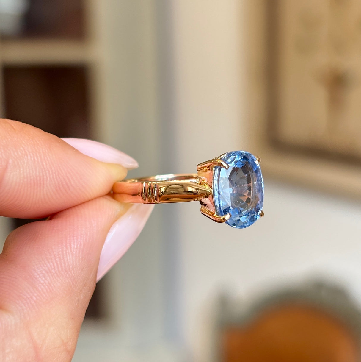 Vintage, 1980s cornflower-blue sapphire ring