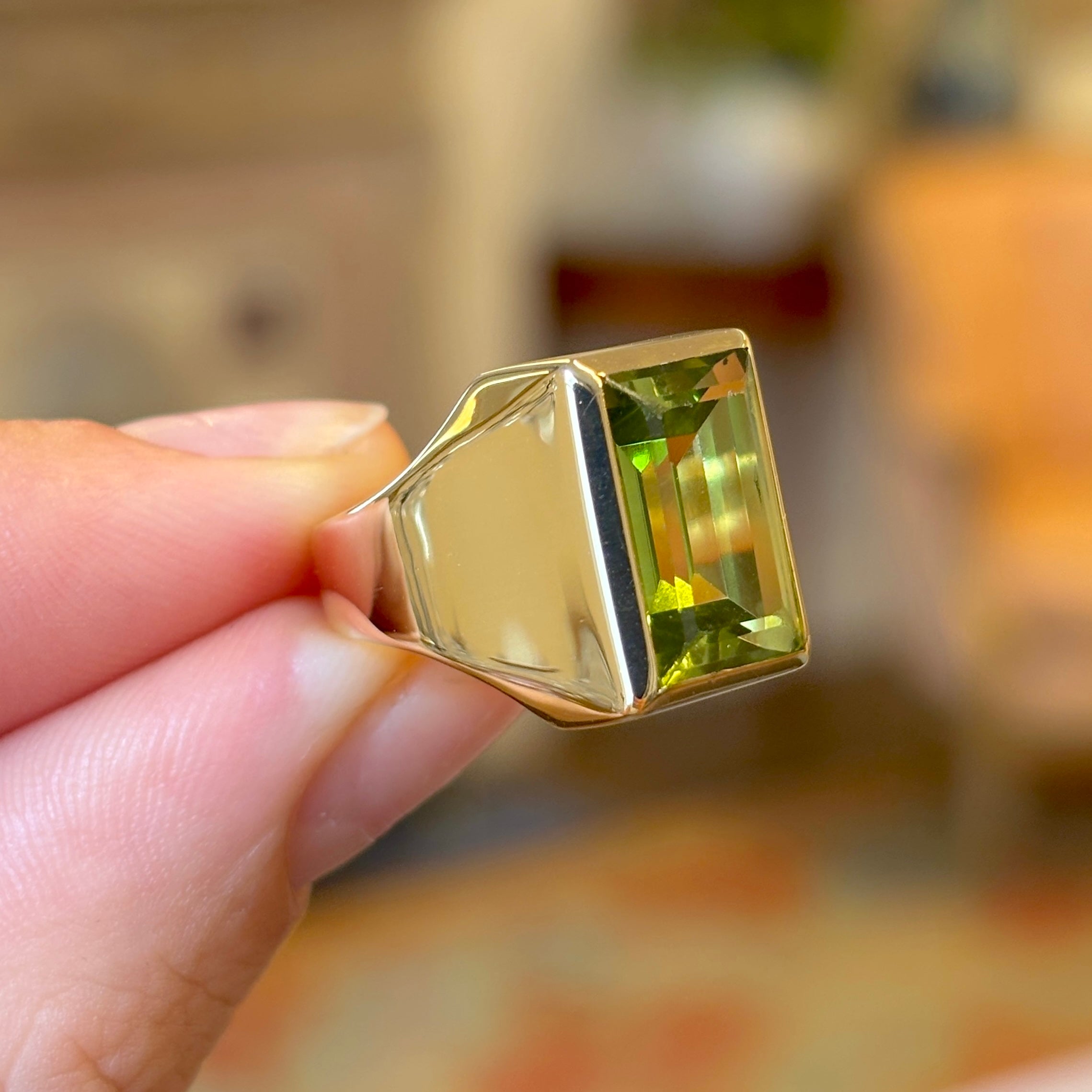80's〜　vintage ring リング　　17〜18号 Vintage, 1980s peridot-set signet ring – Antique Ring Boutique