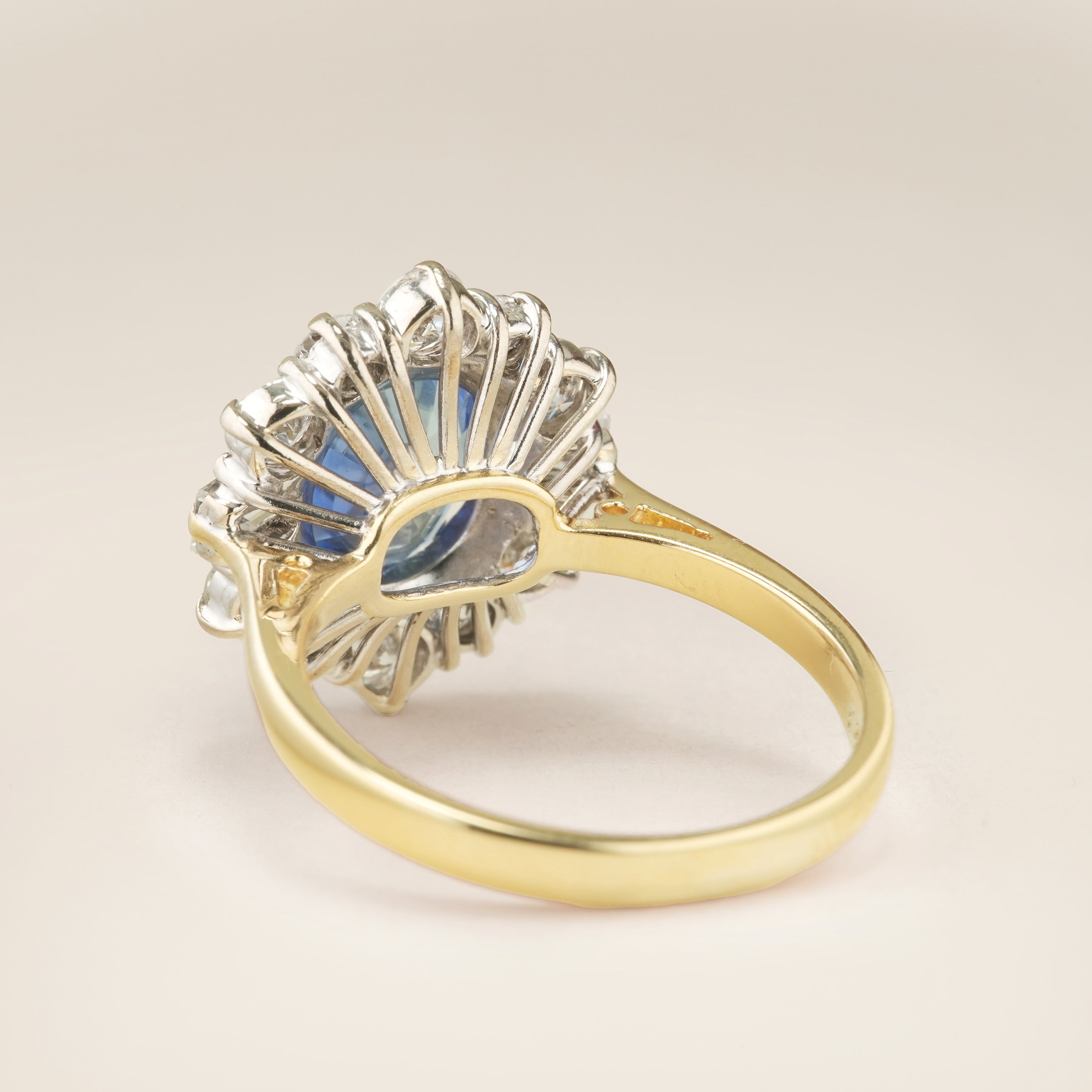 Vintage, 1980s Sri Lankan cornflower-blue sapphire & diamond cluster ring