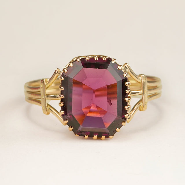 Antique, Victorian single stone garnet ring