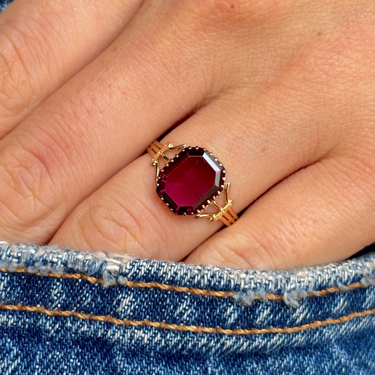 Antique, Victorian single stone garnet ring