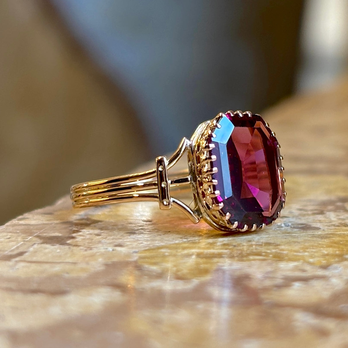 Antique, Victorian single stone garnet ring