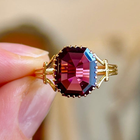 Antique, Victorian single stone garnet ring