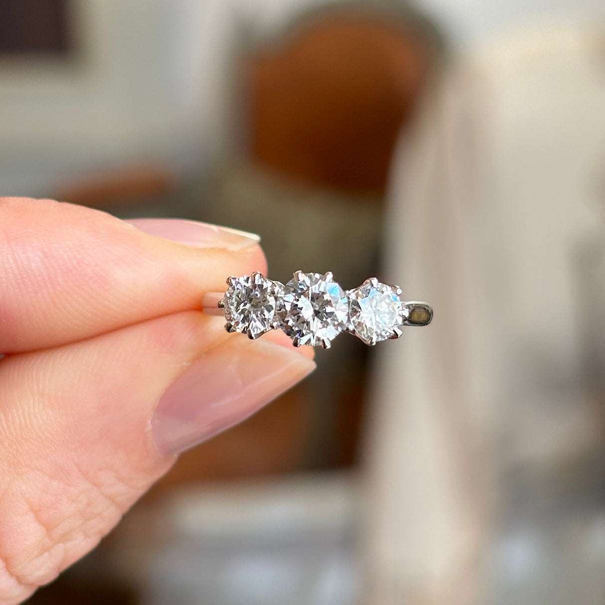 Vintage, 1940s three-stone diamond ring