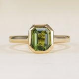 Green sapphire single-stone ring