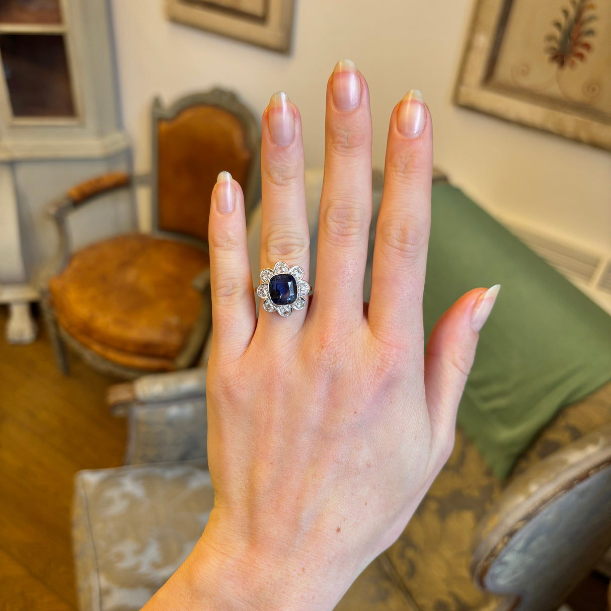 Antique, Edwardian 5ct cushion-cut sapphire & diamond daisy cluster ring