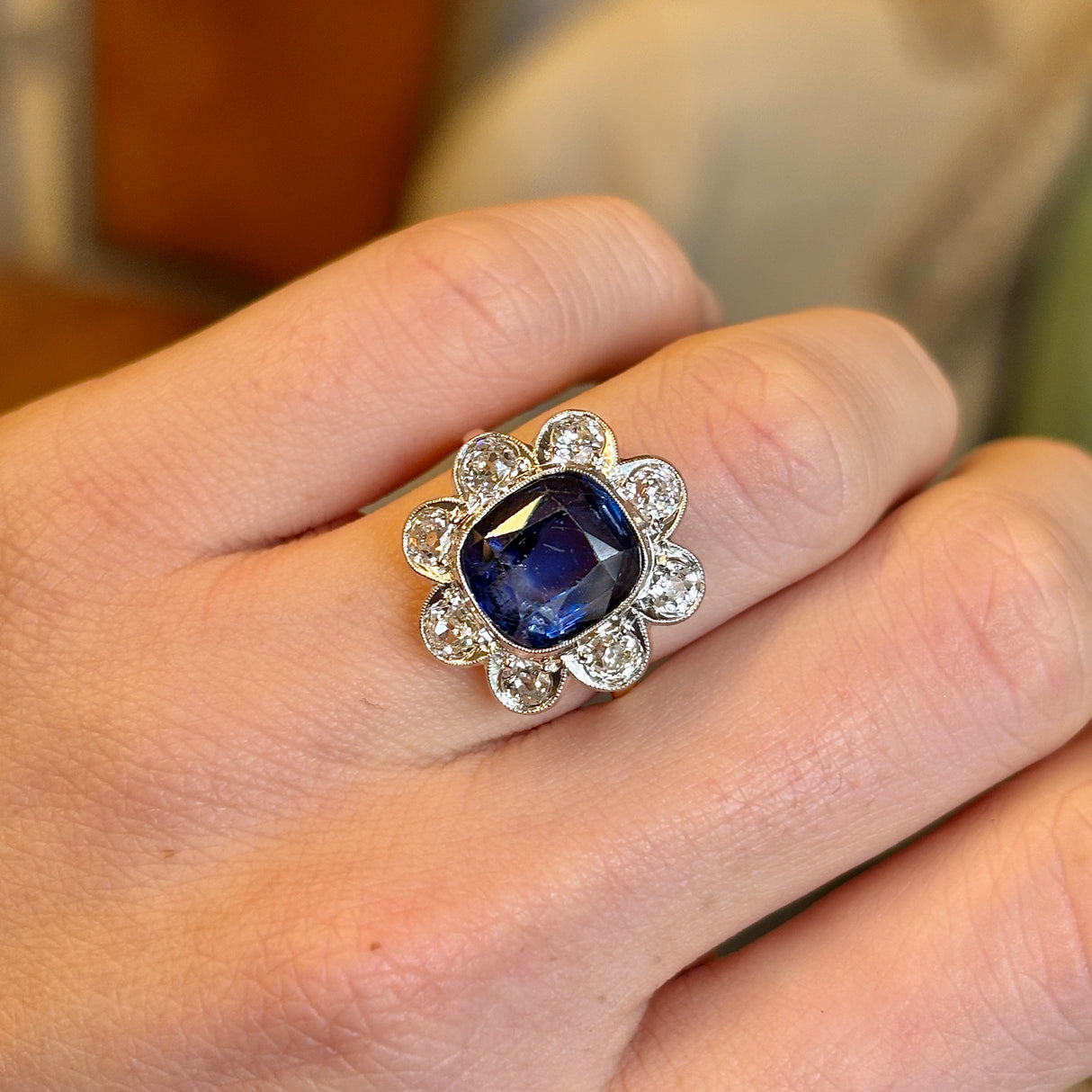 Antique, Edwardian 5ct cushion-cut sapphire & diamond daisy cluster ring
