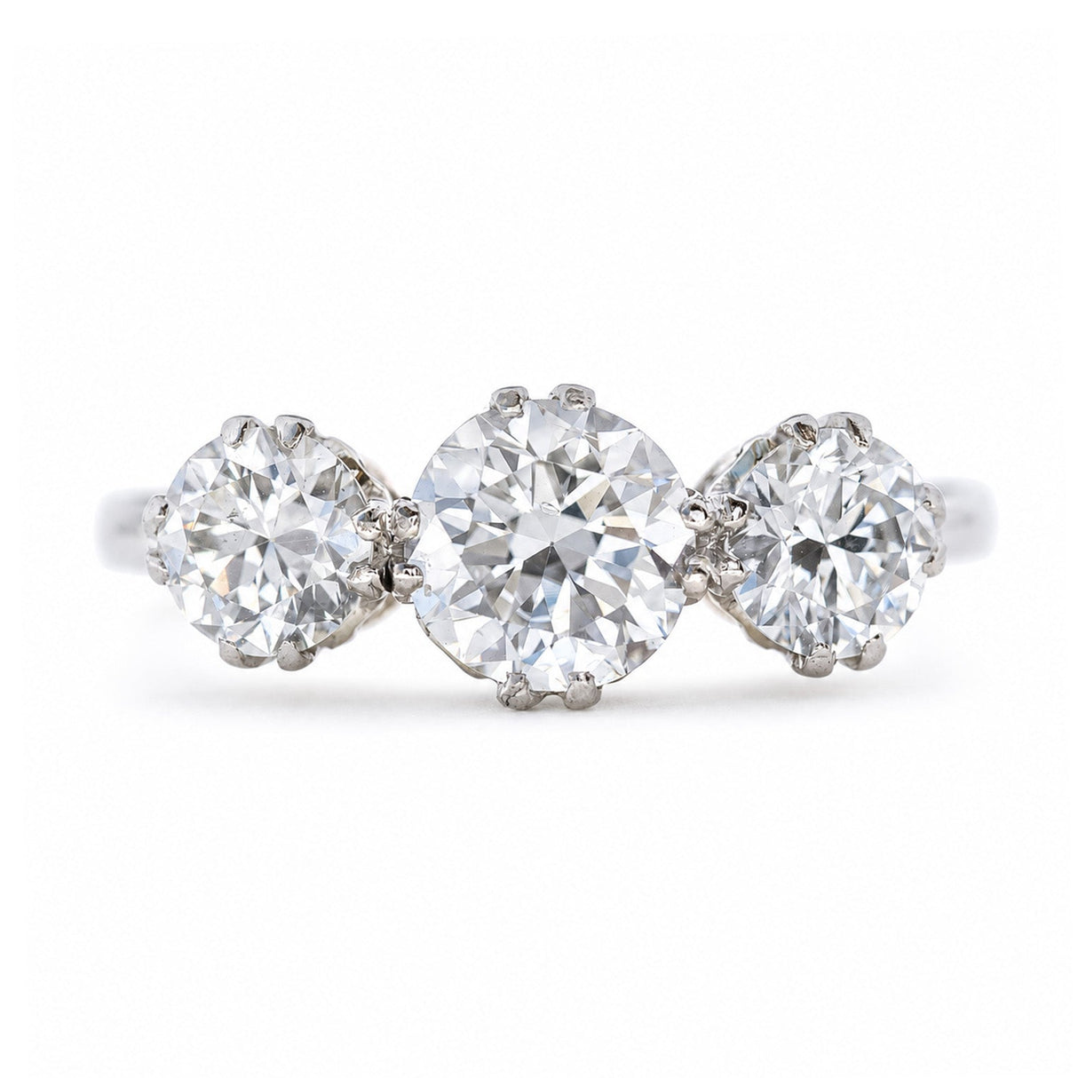 An Antique Edwardian diamond three-stone engagement ring in white metal