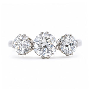 An Antique Edwardian diamond three-stone engagement ring in white metal