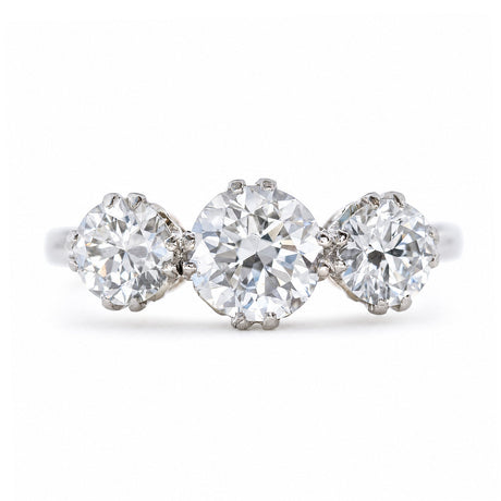 An Antique Edwardian diamond three-stone engagement ring in white metal