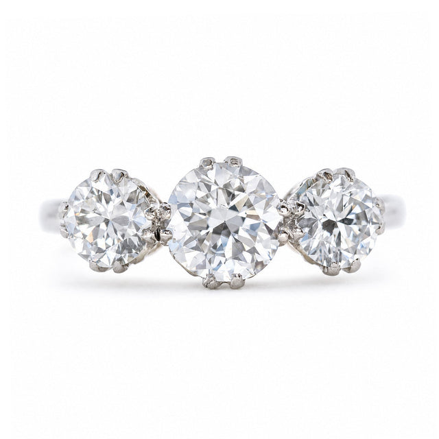 An Antique Edwardian diamond three-stone engagement ring in white metal